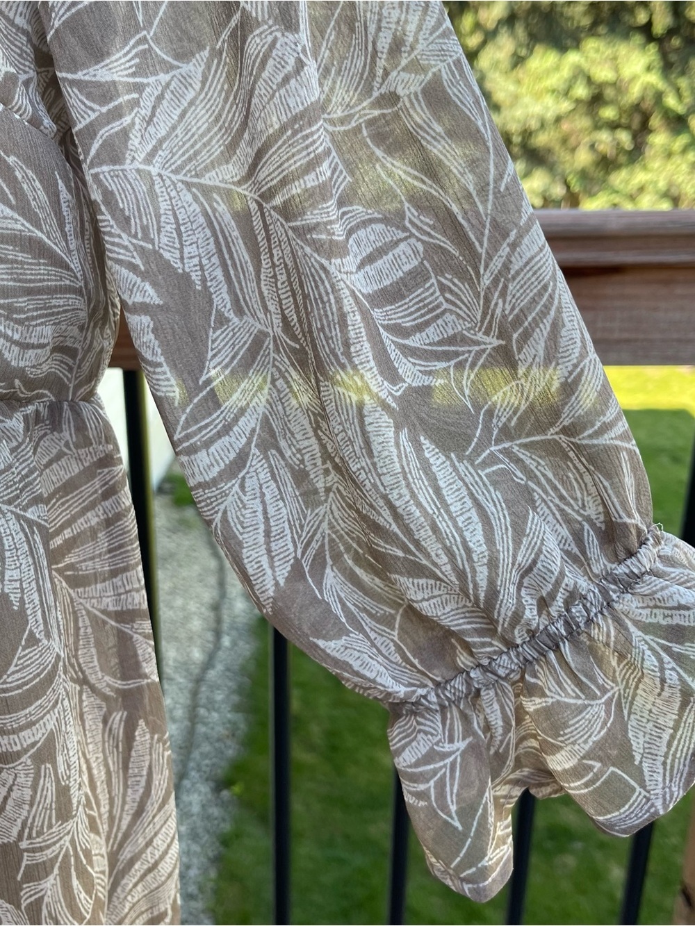 Gilli Sheyla V-Neck Babydoll Summer Mini Dress Taupe Wedding Guest Sz Medium New - Picture 4 of 16